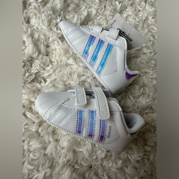 (NWT) adidas - Superstar Crib Shoe - IRIDESCENT / WHITE - Size 3 - Picture 2 of 7